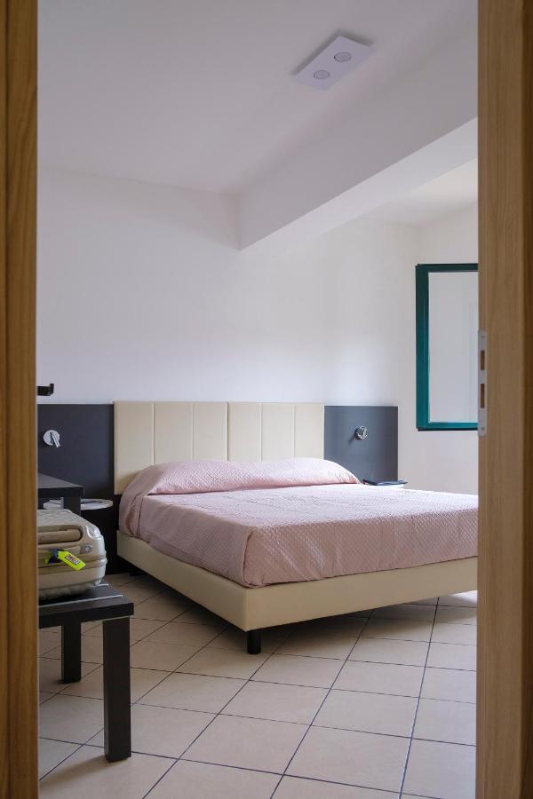 Capo dʼOrlando Magico Apartments - 450M Dalla Spiaggia מראה חיצוני תמונה